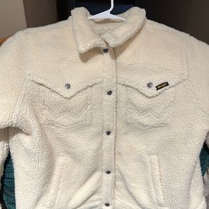 Wrangler Ladies Sherpa Jacket.  Soft, cozy, like new.